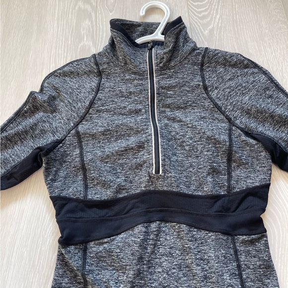 Lululemon Pullover Run Full Tilt Women’s size 4 Grey Half Zip - Picture 10 of 16